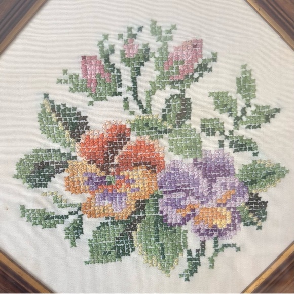 Vintage| 1960’s Heirloom Floral Cross-Stitch of Pansies Octagon Frame 11” x 11” - Picture 2 of 4